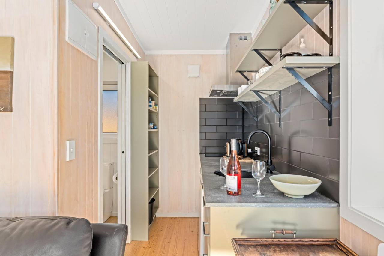 Вилла Lagoon Huts - Albert Town Holiday Unit Ванака Экстерьер фото